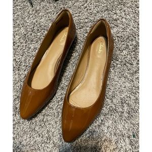 CLARKS POINTED TOE FLATS
